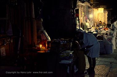 Bazaar near Meenakshi Temple, Madurai,_DSC_8013_H600